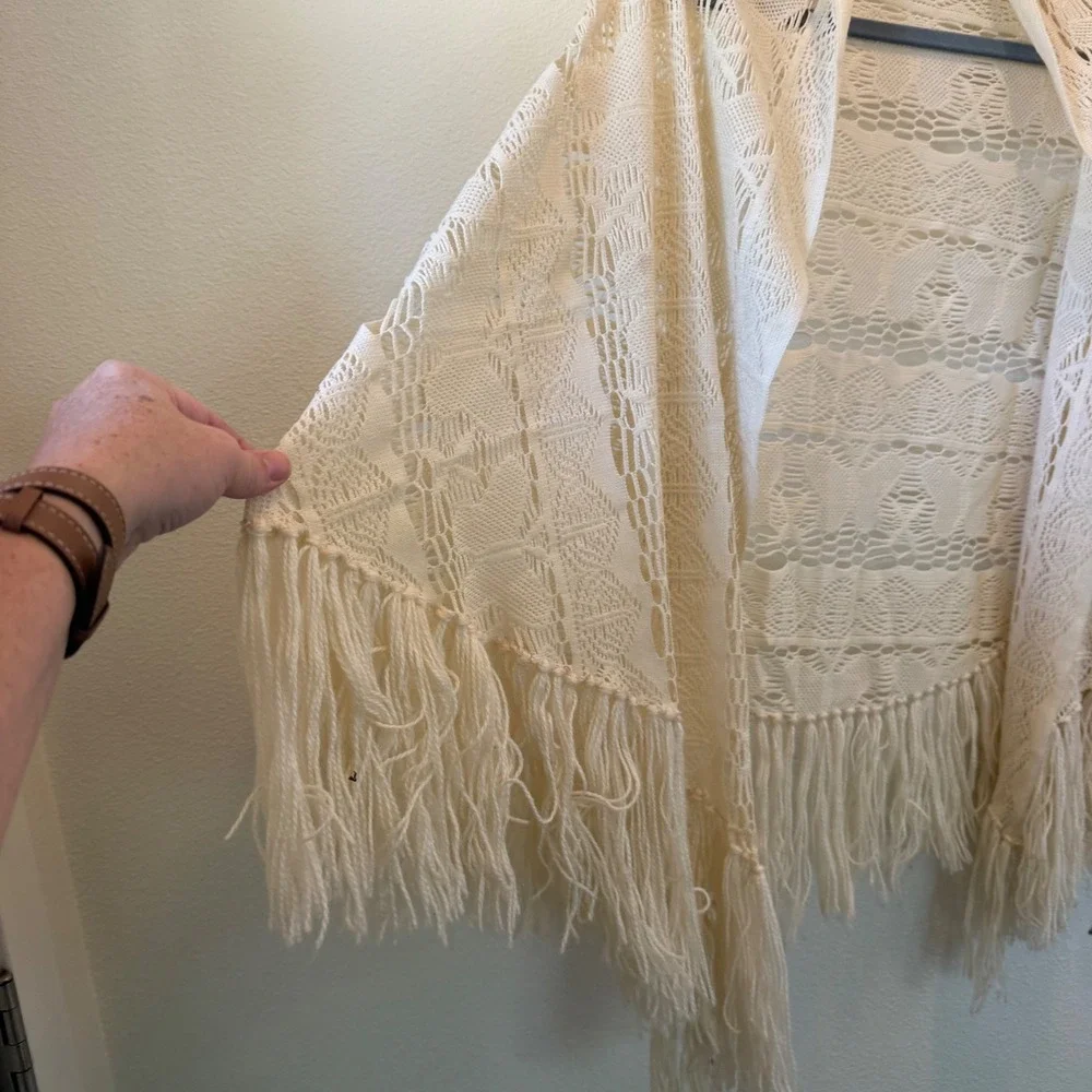 Vintage 70s 80s Ivory Crochet Butterfly Shawl Wrap Fringe Boho Hippie Festival